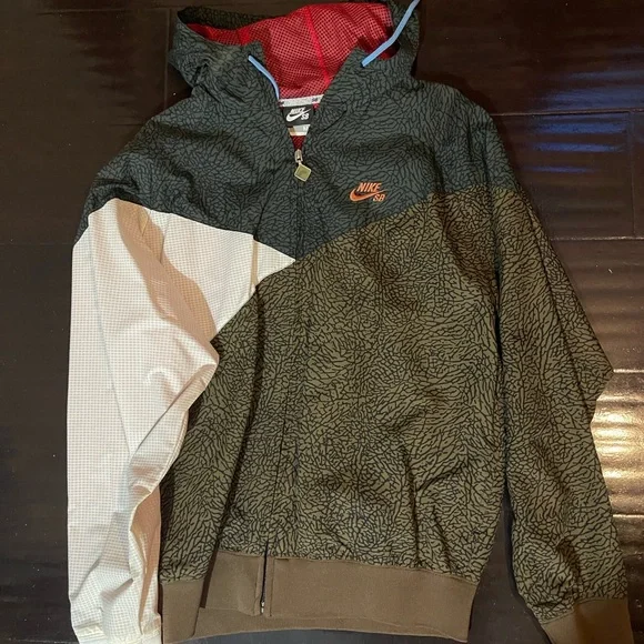 Nike Lightweight Shirt Jacket in Black and Brown - Picture 1 of 2
